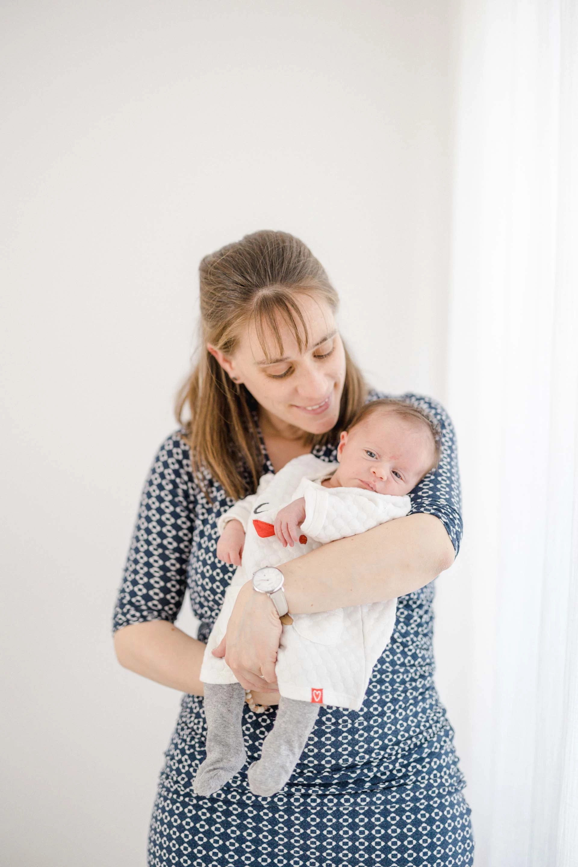 enfant bonheur marron gris